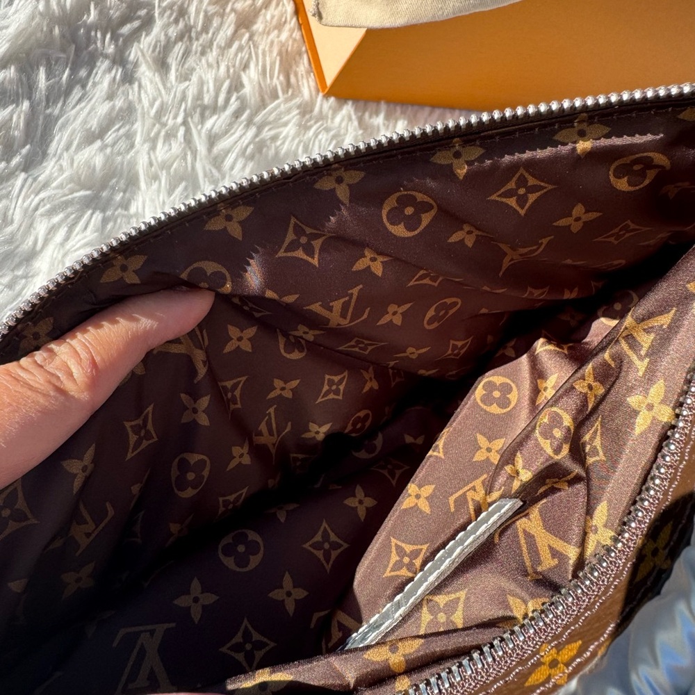 Louis Vuitton Bumbag Maxi Pillow - Picture 9 of 11